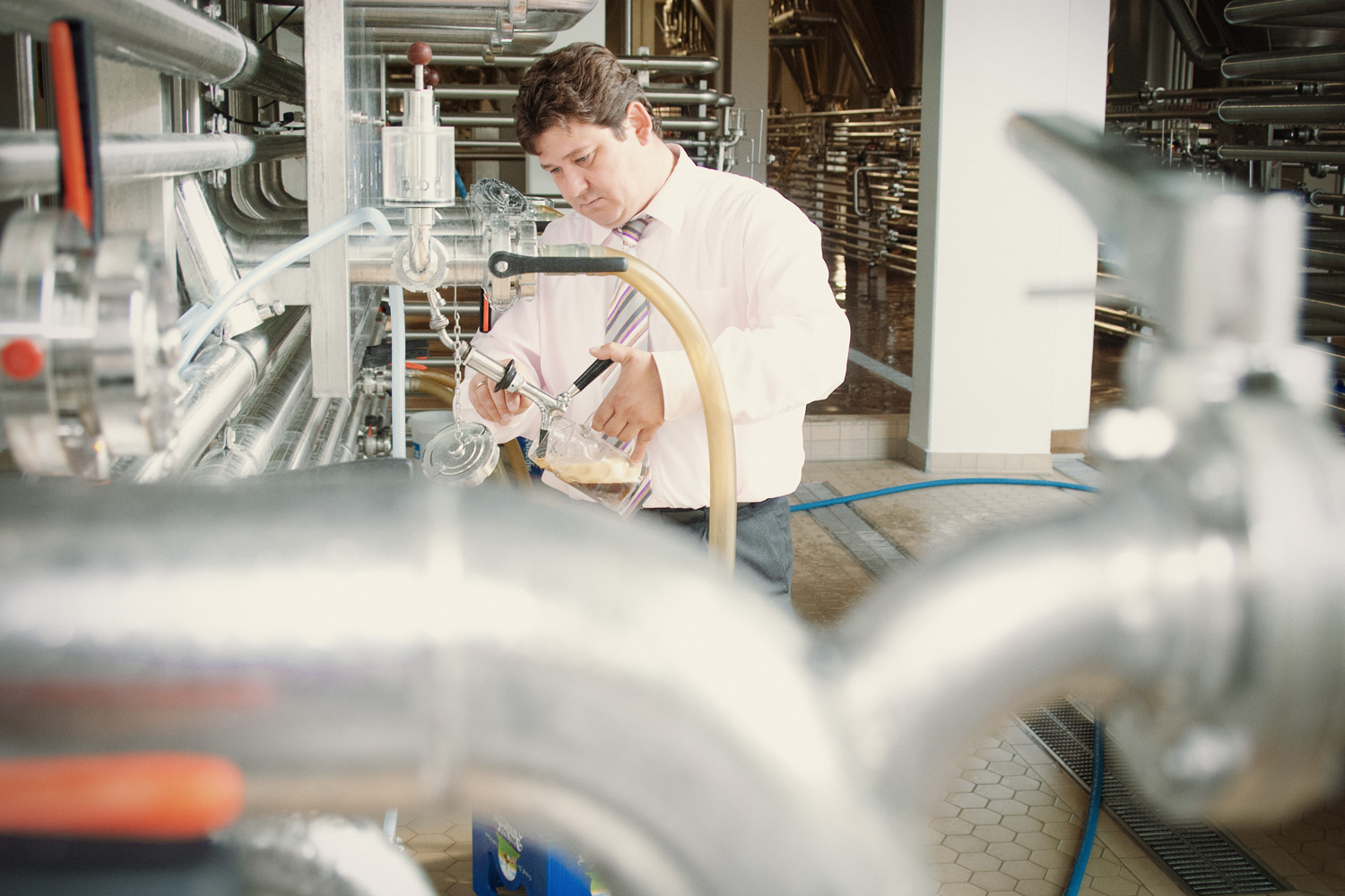 Qualitaetssicherung in der Klosterbrauerei Andechs