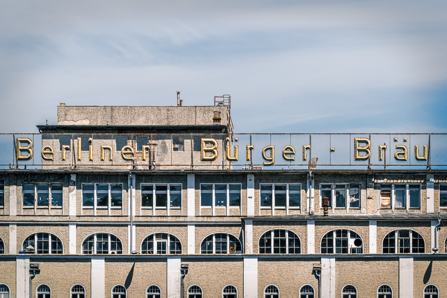 Schriftzug der Brauerei Berliner Buerger Braeu in Koepenick